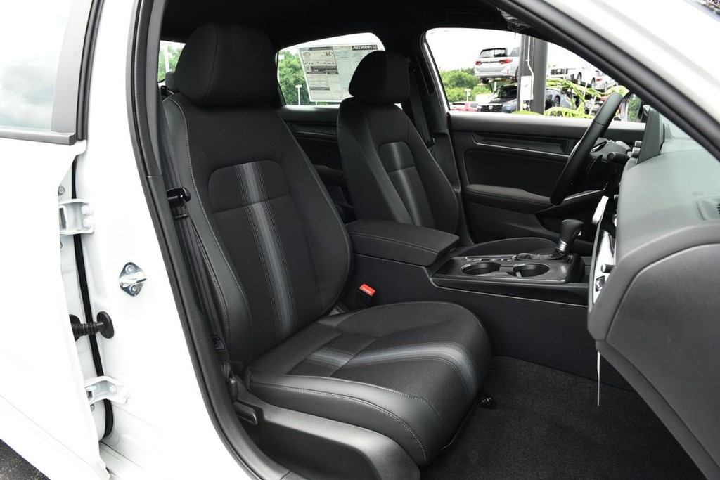 Honda Civic Sedan Vehicle Full-screen Gallery Image 22