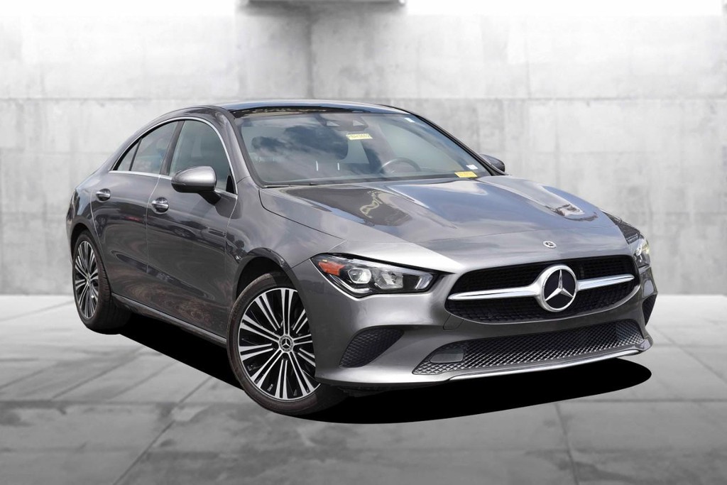Mercedes-Benz CLA Vehicle Full-screen Gallery Image 2