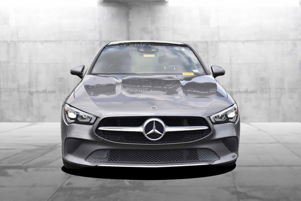 Mercedes-Benz CLA Vehicle Full-screen Gallery Image 4