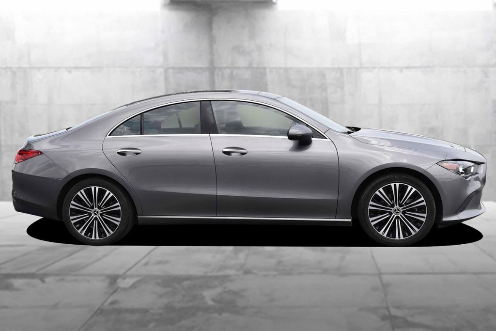 Mercedes-Benz CLA Vehicle Full-screen Gallery Image 5