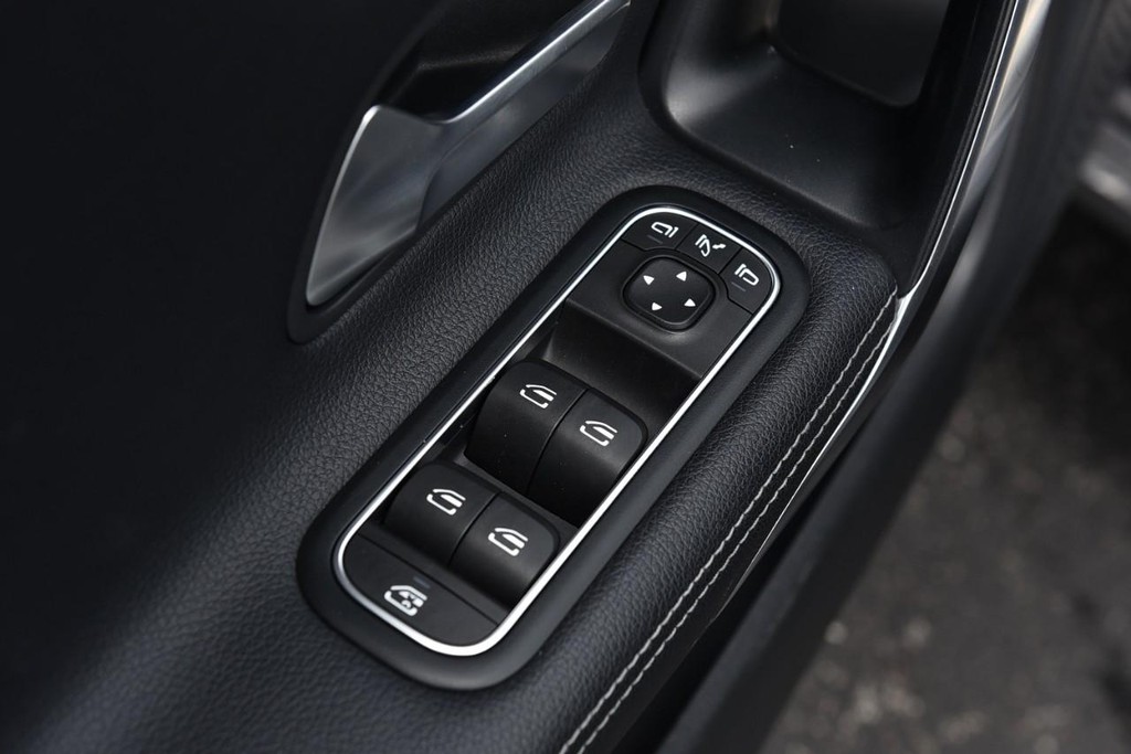 Mercedes-Benz CLA Vehicle Full-screen Gallery Image 8