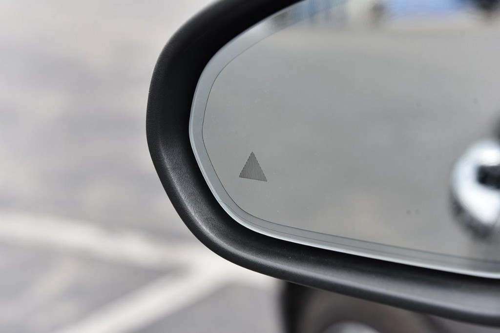 Mercedes-Benz CLA Vehicle Full-screen Gallery Image 11