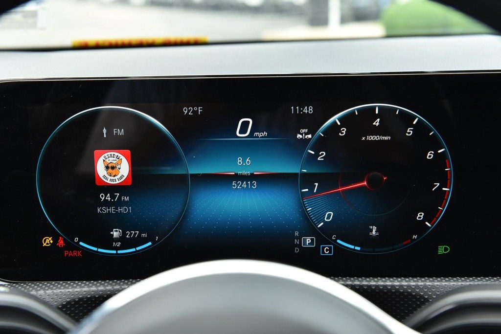 Mercedes-Benz CLA Vehicle Full-screen Gallery Image 13