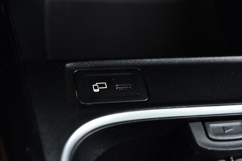Mercedes-Benz CLA Vehicle Full-screen Gallery Image 17