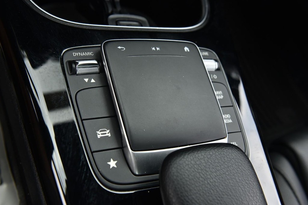 Mercedes-Benz CLA Vehicle Full-screen Gallery Image 18