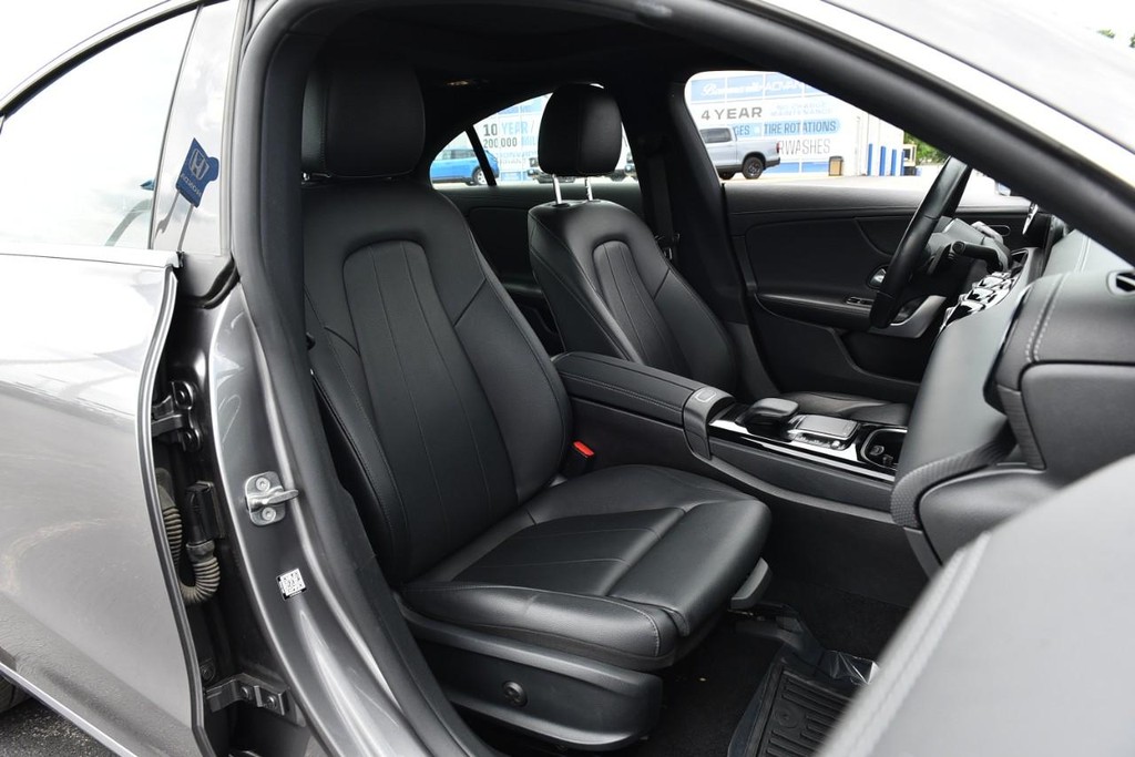 Mercedes-Benz CLA Vehicle Full-screen Gallery Image 22