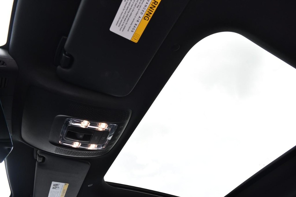 Mercedes-Benz CLA Vehicle Full-screen Gallery Image 23