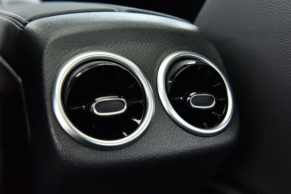 Mercedes-Benz CLA Vehicle Full-screen Gallery Image 25