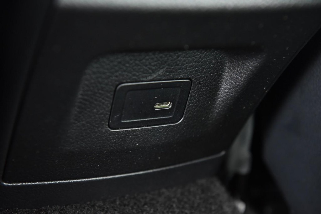 Mercedes-Benz CLA Vehicle Full-screen Gallery Image 26