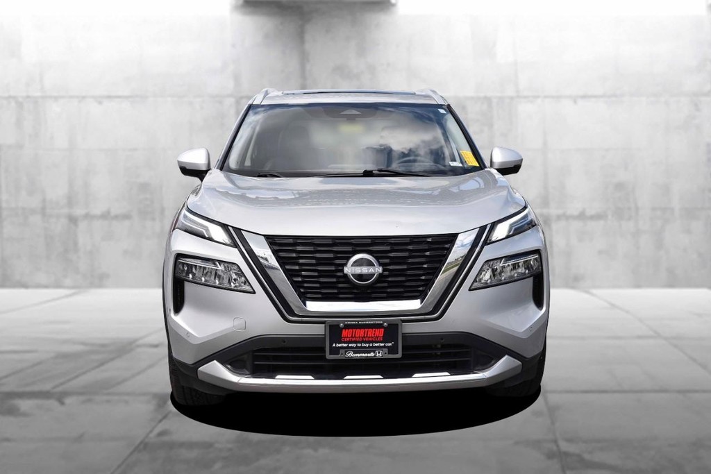 Nissan Rogue Vehicle Full-screen Gallery Image 4