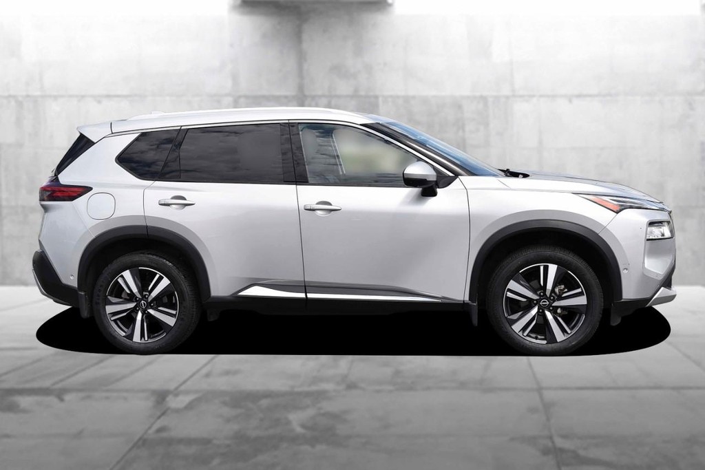 Nissan Rogue Vehicle Full-screen Gallery Image 5