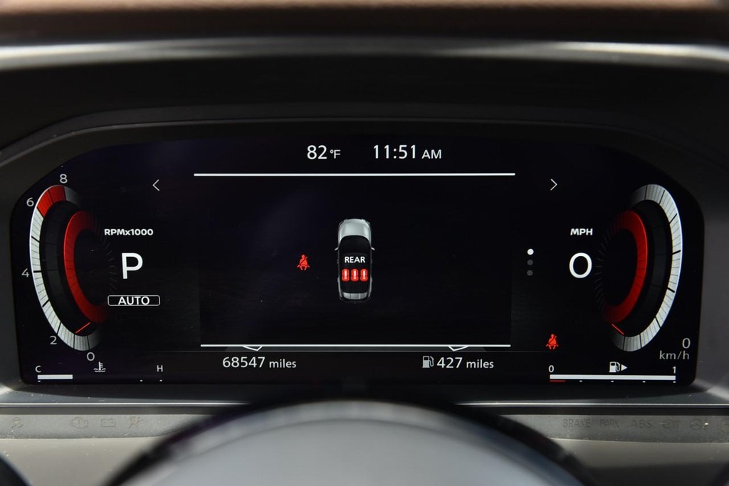 Nissan Rogue Vehicle Full-screen Gallery Image 12
