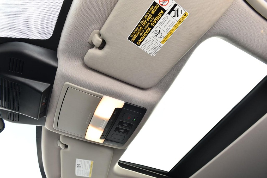 Nissan Rogue Vehicle Full-screen Gallery Image 23