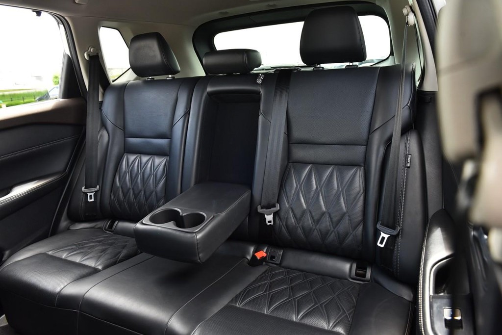 Nissan Rogue Vehicle Full-screen Gallery Image 24