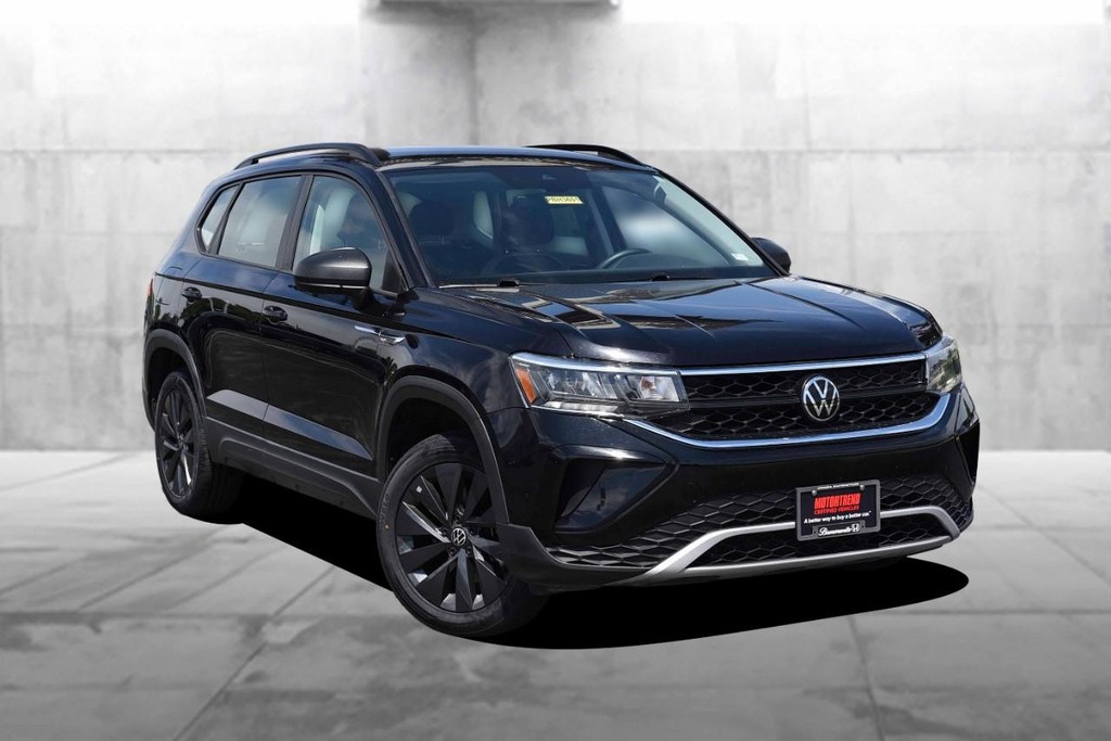 Volkswagen Taos Vehicle Full-screen Gallery Image 2