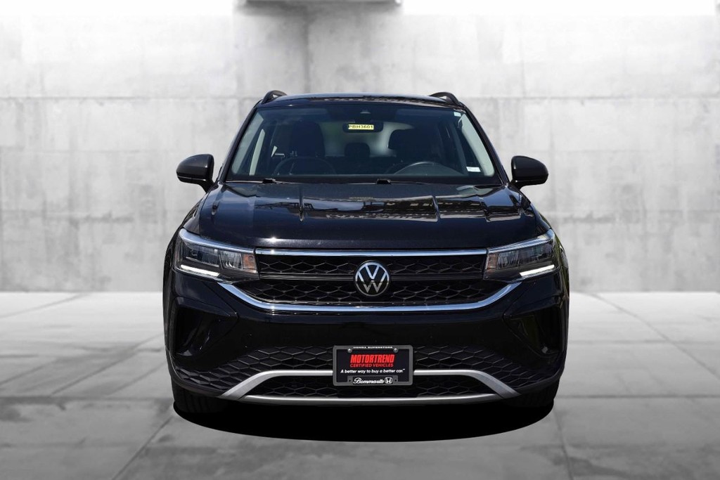 Volkswagen Taos Vehicle Full-screen Gallery Image 4