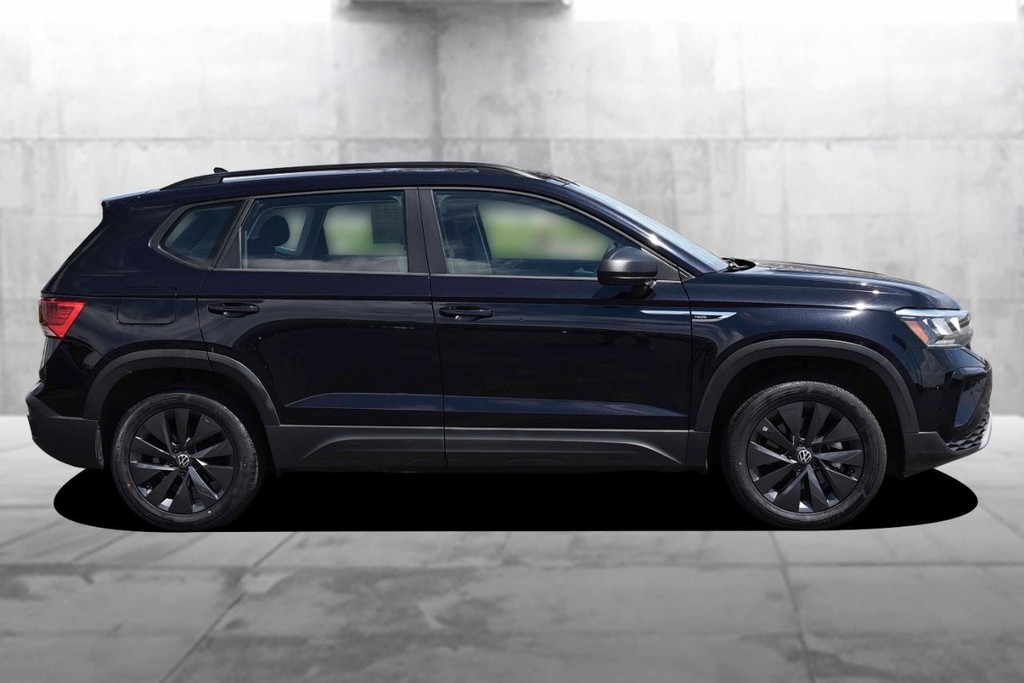 Volkswagen Taos Vehicle Full-screen Gallery Image 5