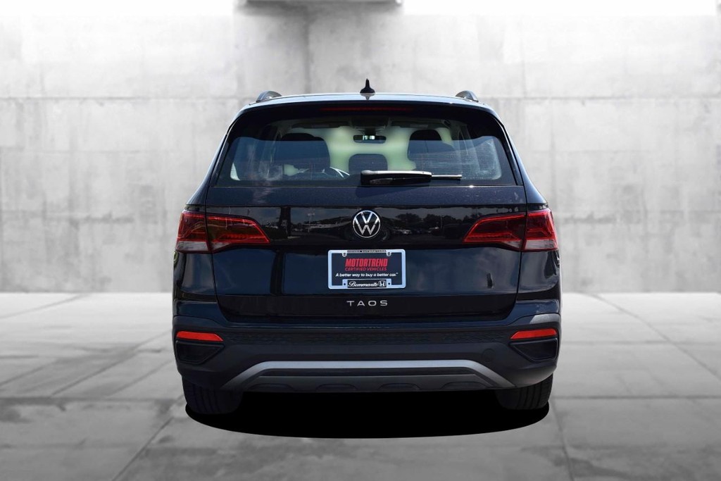 Volkswagen Taos Vehicle Full-screen Gallery Image 6