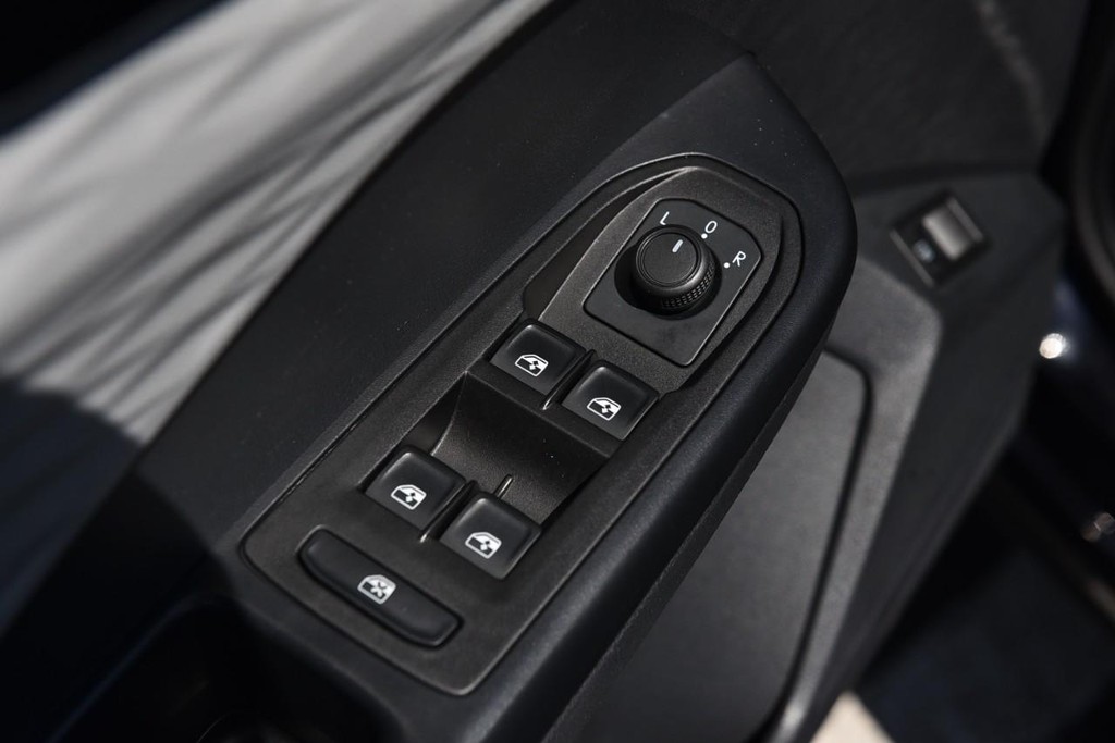 Volkswagen Taos Vehicle Full-screen Gallery Image 8