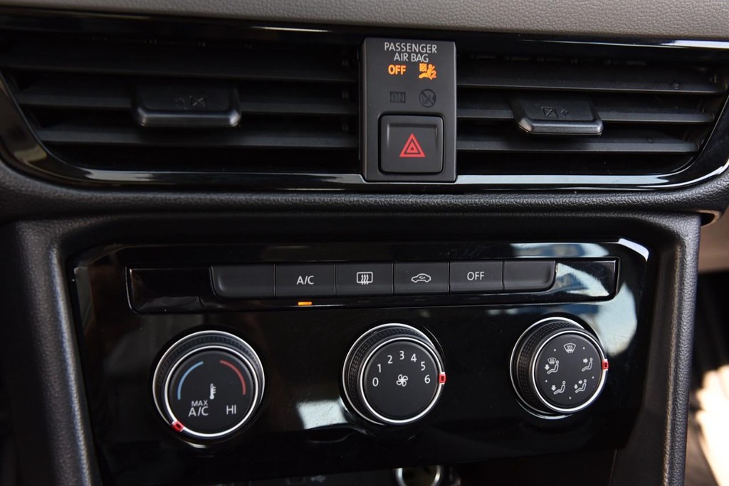 Volkswagen Taos Vehicle Full-screen Gallery Image 15