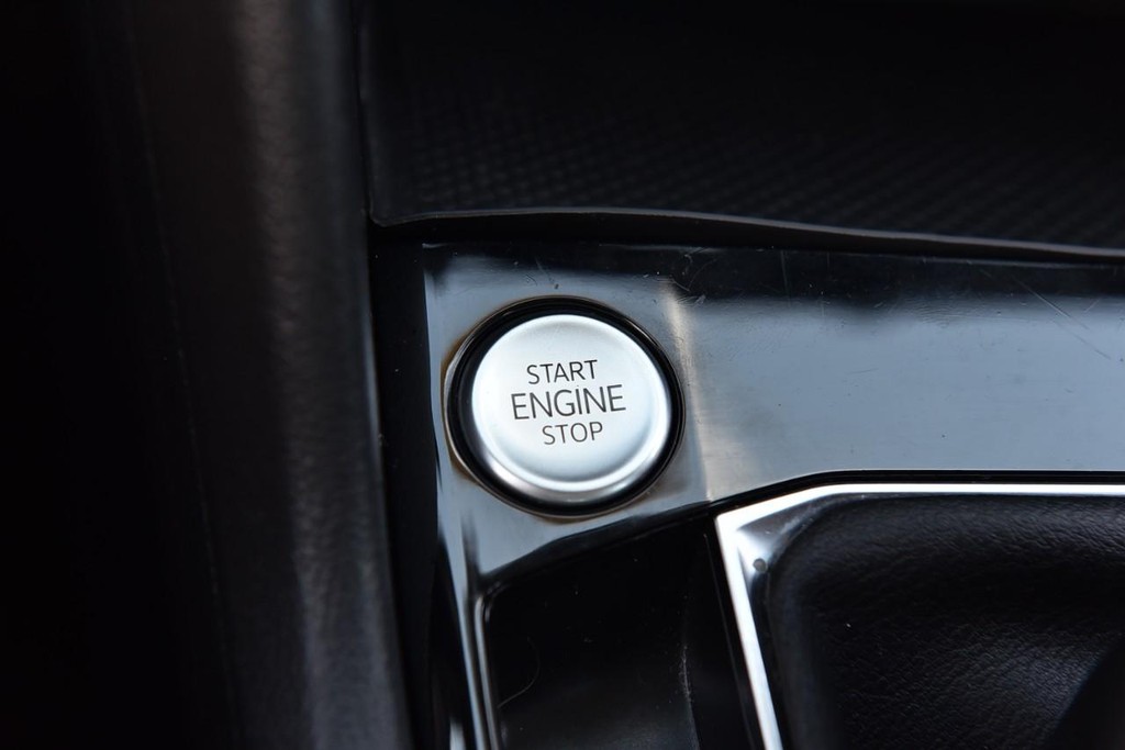 Volkswagen Taos Vehicle Full-screen Gallery Image 17