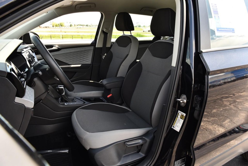 Volkswagen Taos Vehicle Full-screen Gallery Image 19