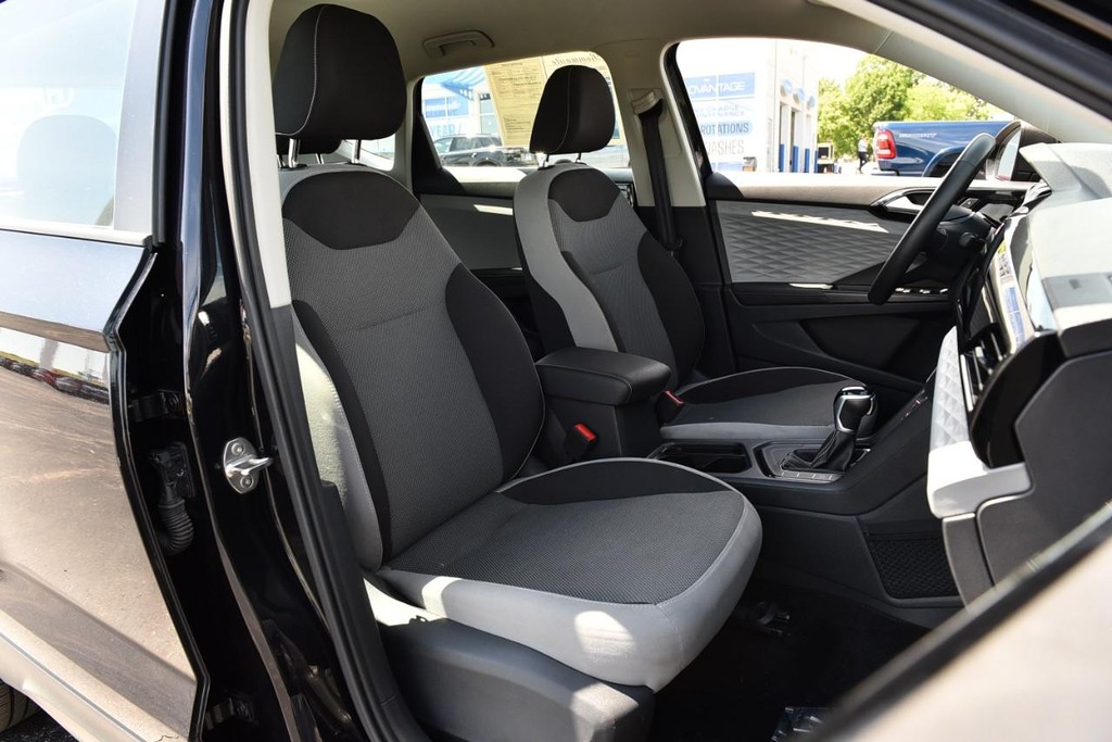 Volkswagen Taos Vehicle Full-screen Gallery Image 20