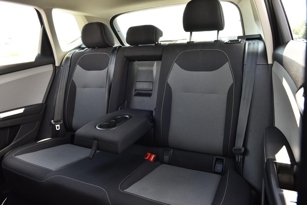 Volkswagen Taos Vehicle Full-screen Gallery Image 21