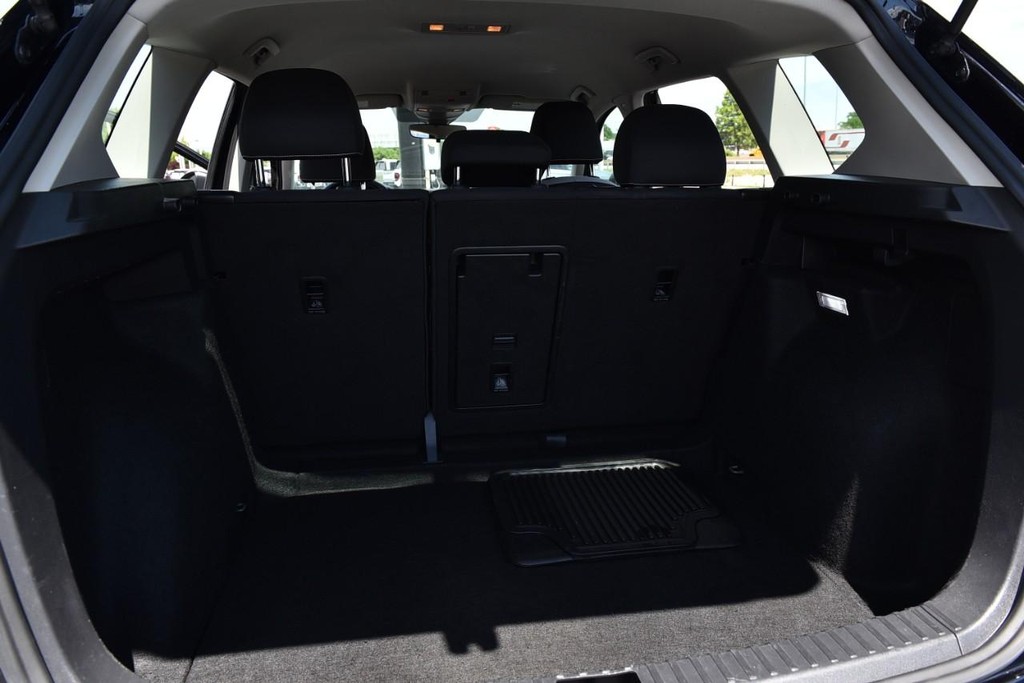 Volkswagen Taos Vehicle Full-screen Gallery Image 22