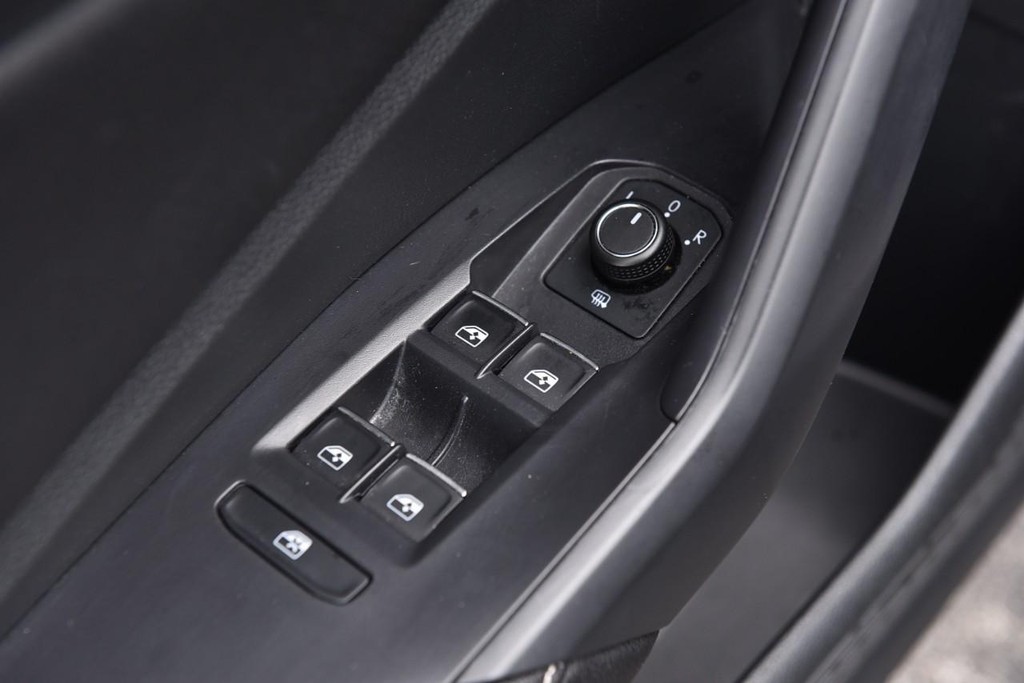 Volkswagen Jetta Vehicle Full-screen Gallery Image 8