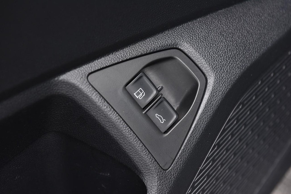 Volkswagen Jetta Vehicle Full-screen Gallery Image 9