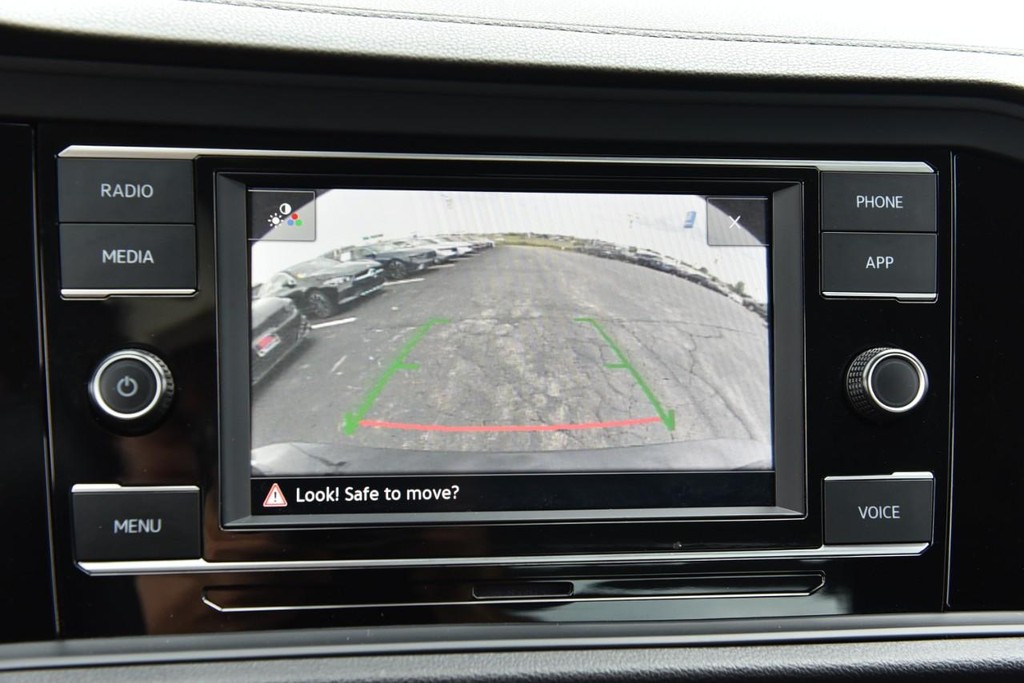Volkswagen Jetta Vehicle Full-screen Gallery Image 13