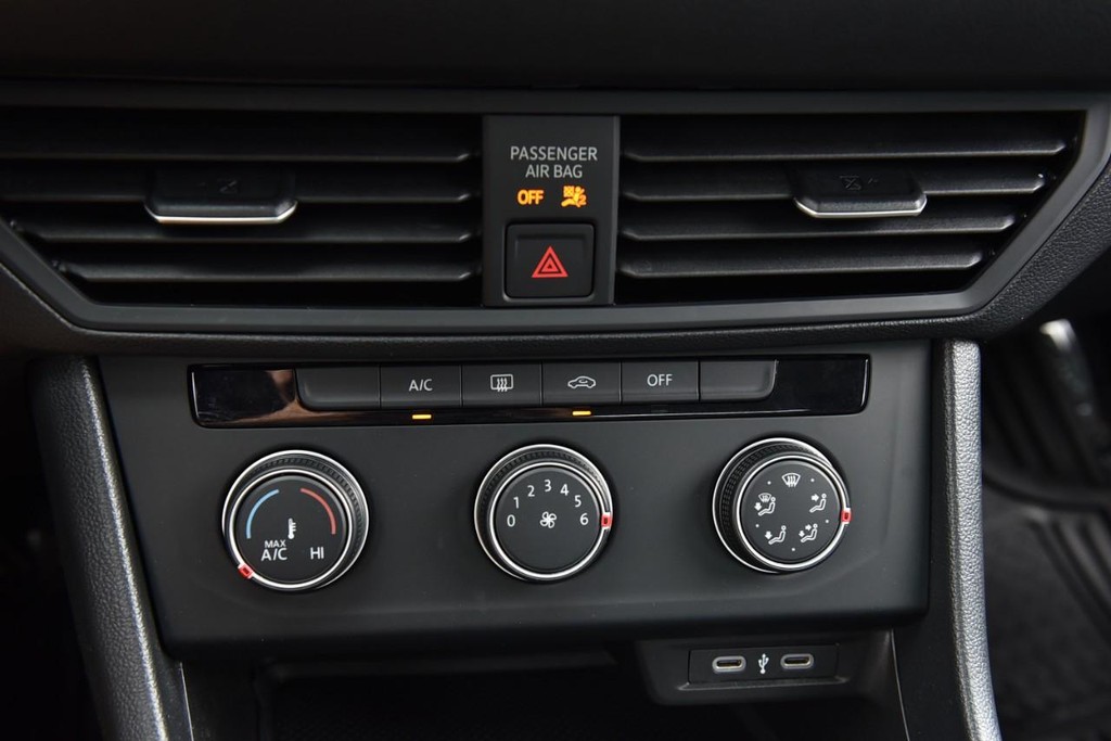 Volkswagen Jetta Vehicle Full-screen Gallery Image 15