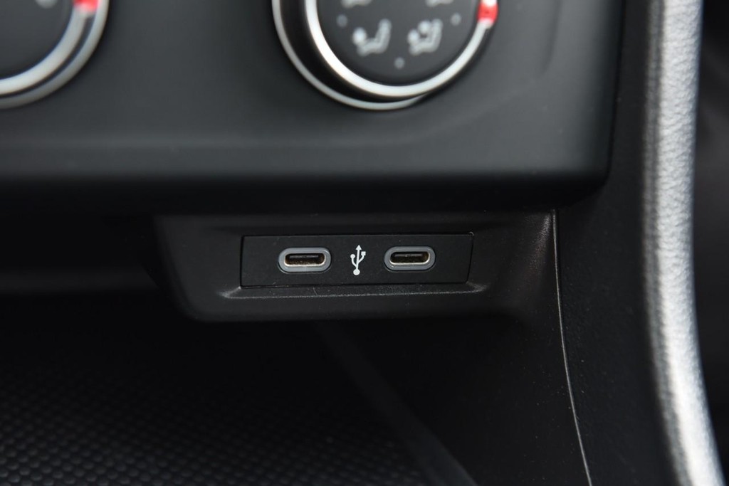 Volkswagen Jetta Vehicle Full-screen Gallery Image 16