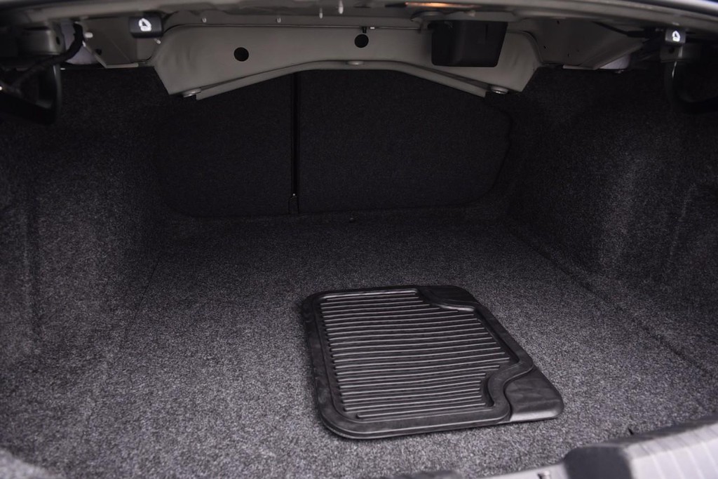 Volkswagen Jetta Vehicle Full-screen Gallery Image 22