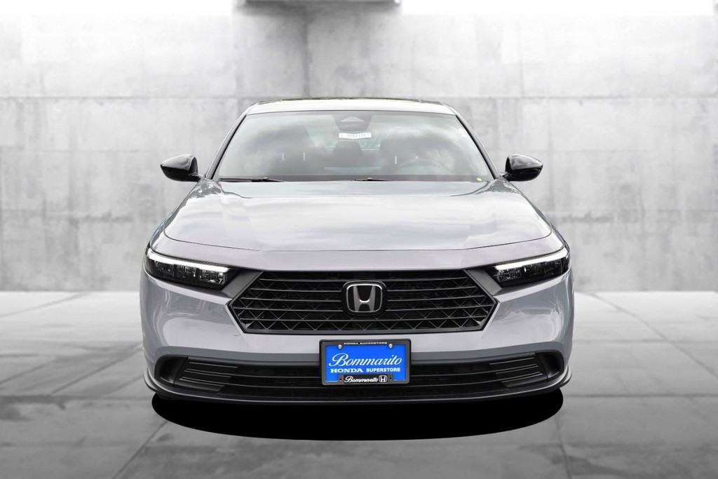 Honda Accord Hybrid Vehicle Full-screen Gallery Image 4