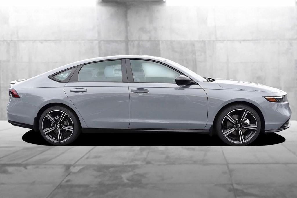 Honda Accord Hybrid Vehicle Full-screen Gallery Image 5