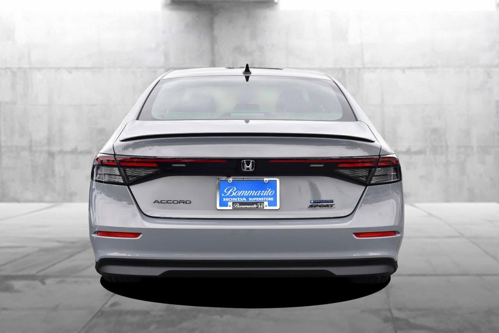 Honda Accord Hybrid Vehicle Full-screen Gallery Image 6