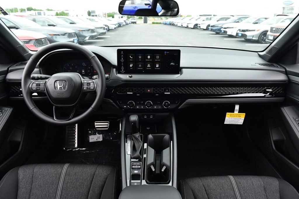 Honda Accord Hybrid Vehicle Full-screen Gallery Image 7
