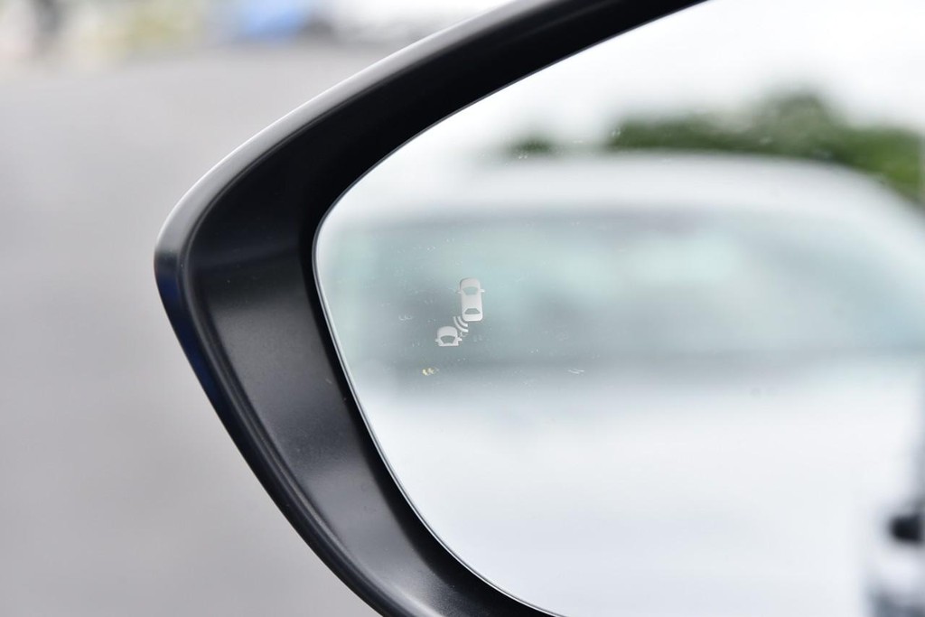 Honda Accord Hybrid Vehicle Full-screen Gallery Image 9