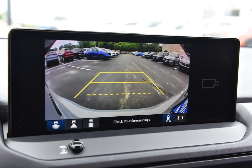 Honda Accord Hybrid Vehicle Full-screen Gallery Image 11