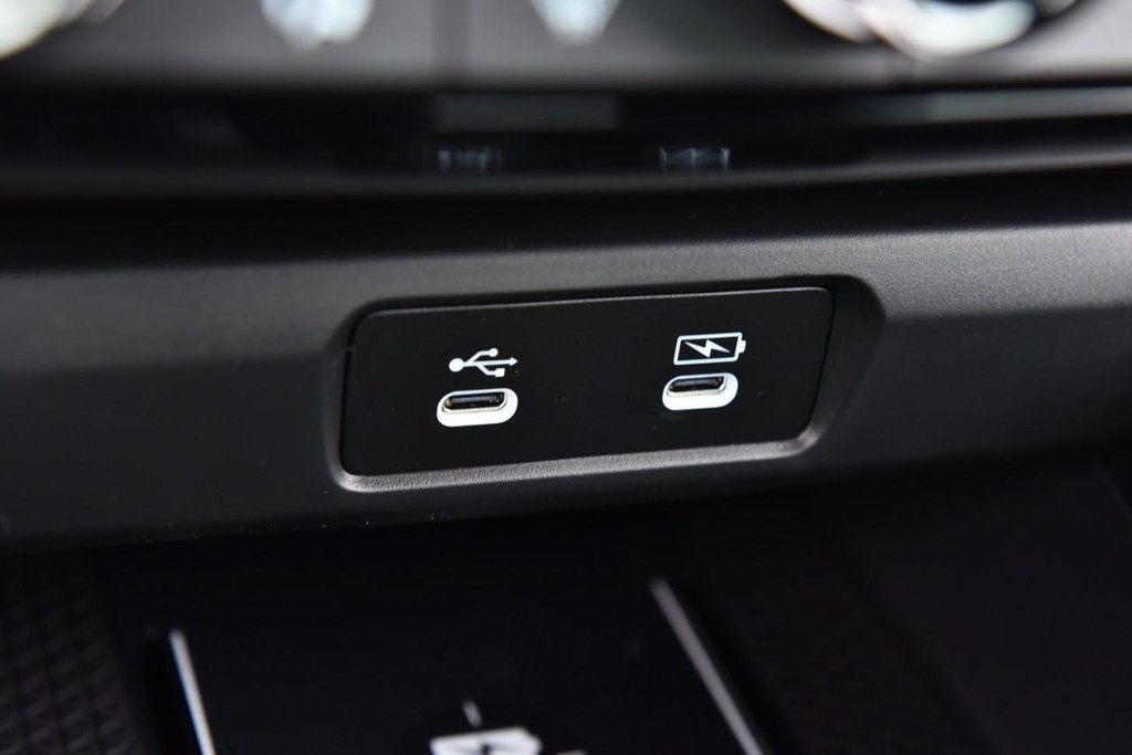 Honda Accord Hybrid Vehicle Full-screen Gallery Image 15