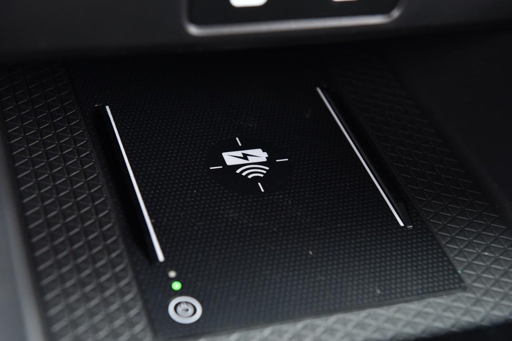 Honda Accord Hybrid Vehicle Full-screen Gallery Image 16