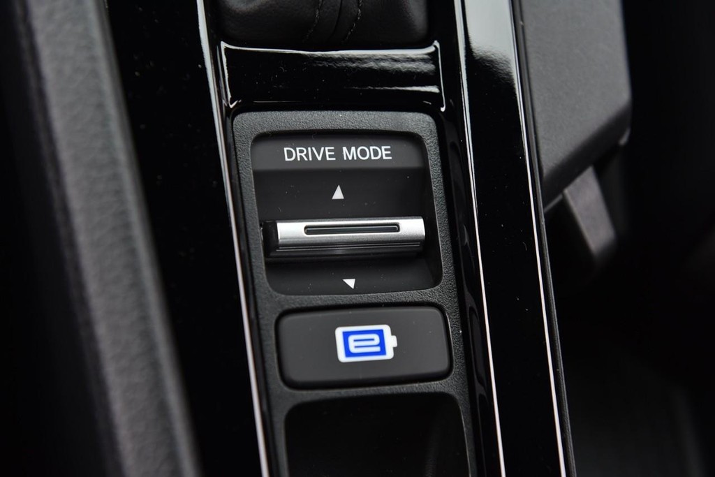 Honda Accord Hybrid Vehicle Full-screen Gallery Image 17
