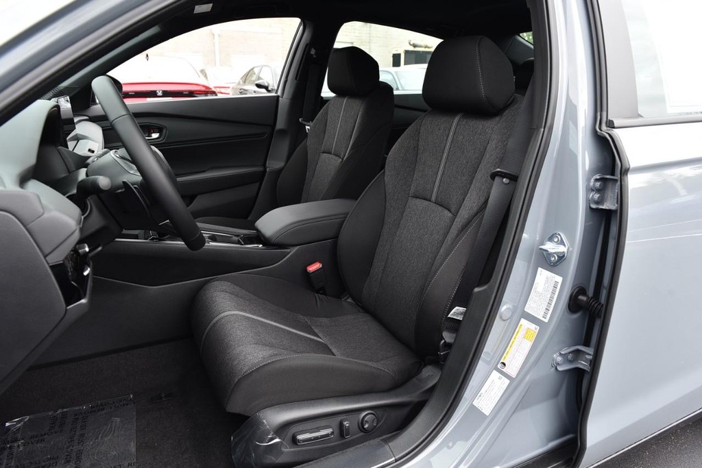 Honda Accord Hybrid Vehicle Full-screen Gallery Image 20