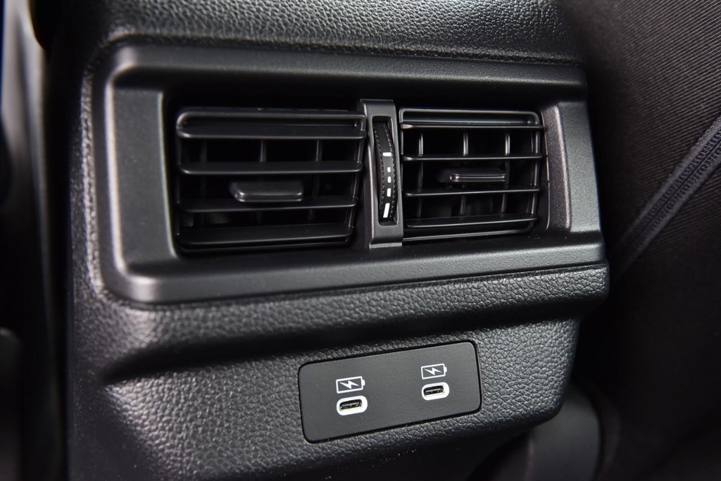 Honda Accord Hybrid Vehicle Full-screen Gallery Image 24