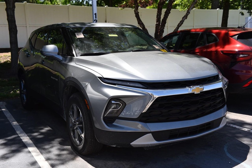 Chevrolet Blazer Vehicle Full-screen Gallery Image 01