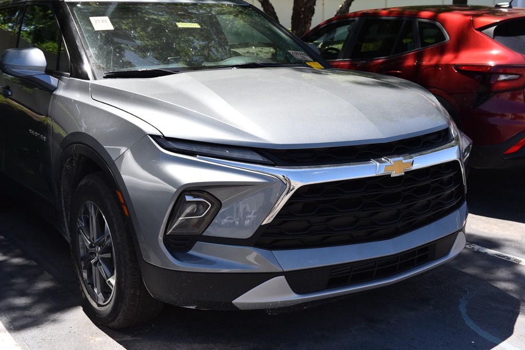 Chevrolet Blazer Vehicle Full-screen Gallery Image 02