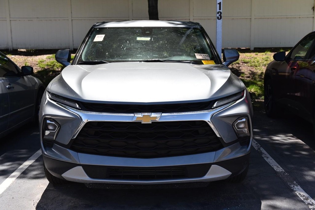 Chevrolet Blazer Vehicle Full-screen Gallery Image 03