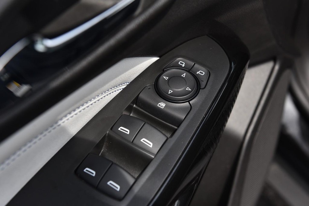 Chevrolet Trax Vehicle Full-screen Gallery Image 08
